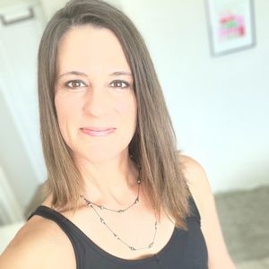 Meet your Posher, Devona